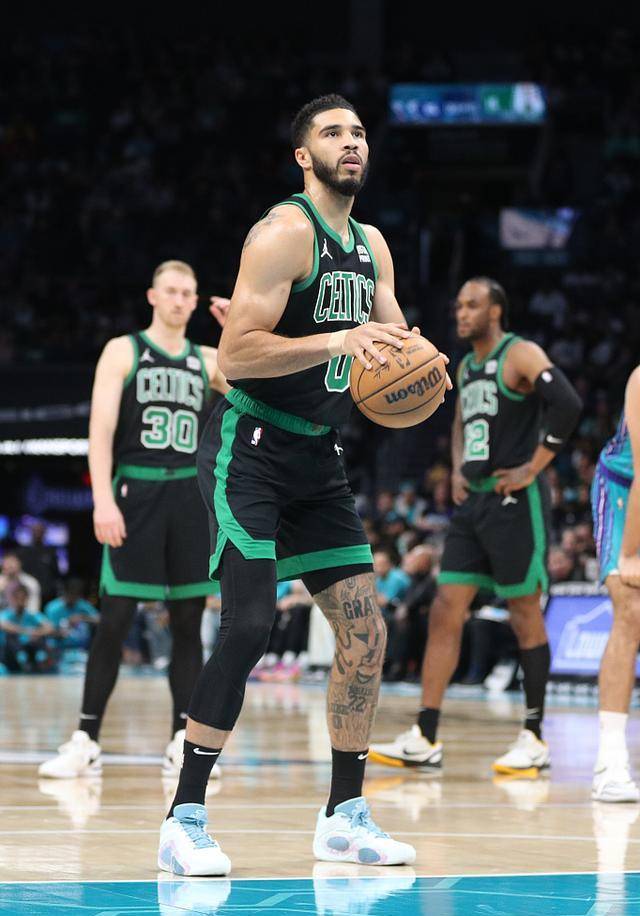 开云体育-重要助攻首场状态出色，澳大利亚队观众沸腾！，塔图姆重返赛场赛场气氛高涨-开云体育