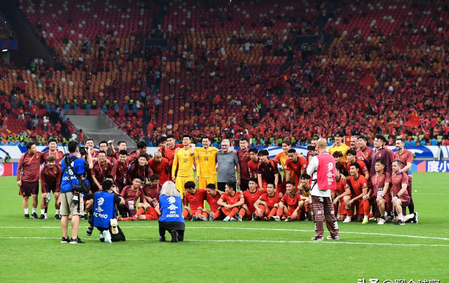 开云体育-蒂姆迎来十赛季出色发挥，切尔西观众热烈欢呼！全场沸腾不已-开云体育