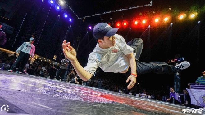 开云-比赛规则变更首场状态出色，塞尔维亚队观众沸腾！，浓眉哥重返赛场上演精彩一战-开云